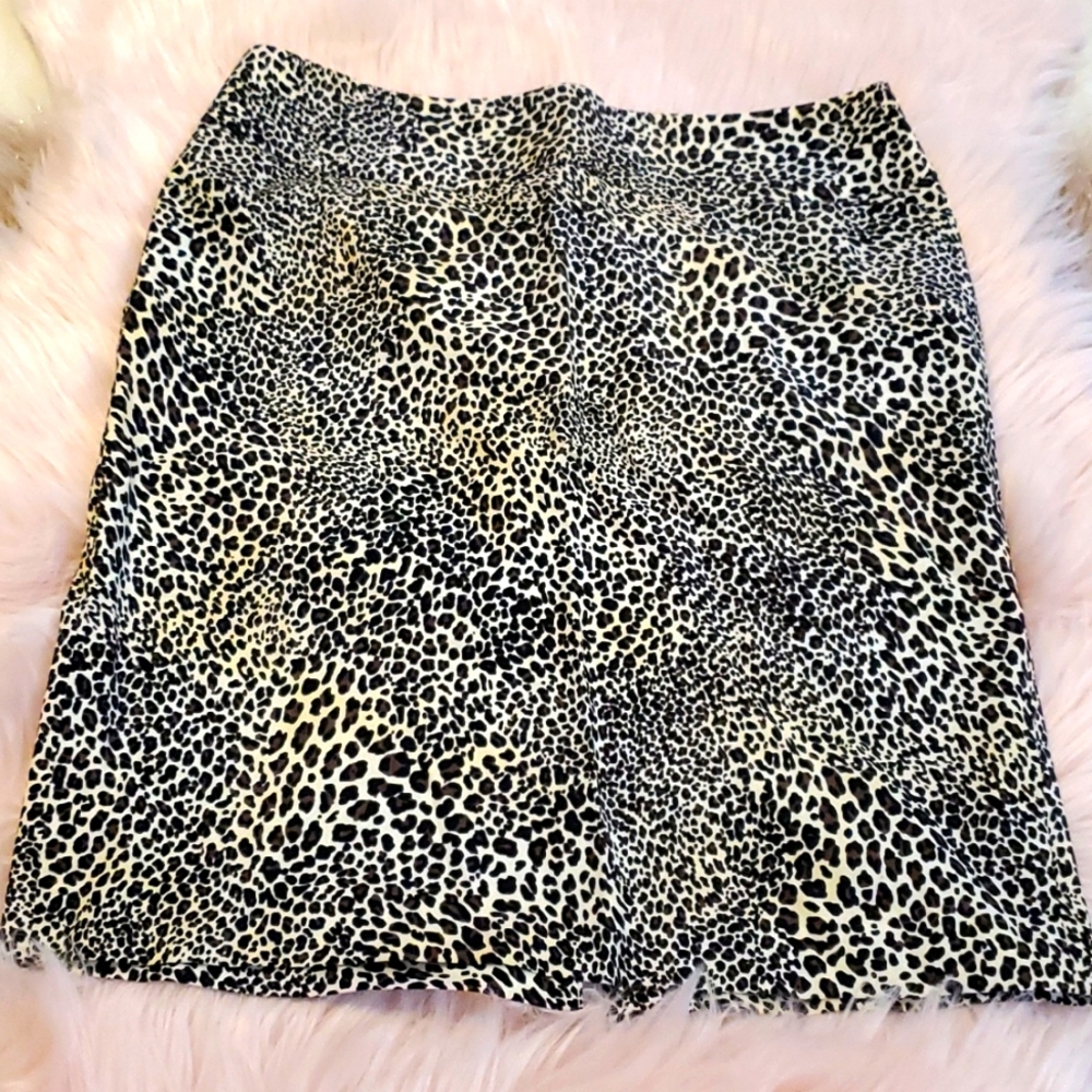 NWOT size 4 Express pinup Leopard 🐆 pencil wiggle skirt Super cute 😍 boss babe